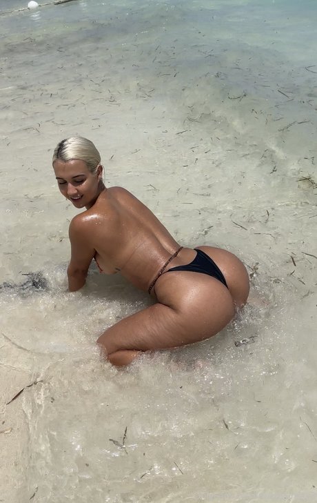 金髪の小人オンリーファンズ ホットヌード 画像