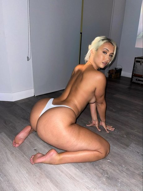 後背位オンリーファンズ パーフェクト 画像