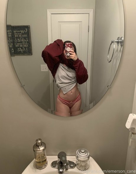 バン・オンリーファンズ 裸 画像