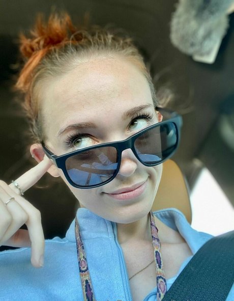 巨乳カップルオンリーファンズ ホットセクシー 画像