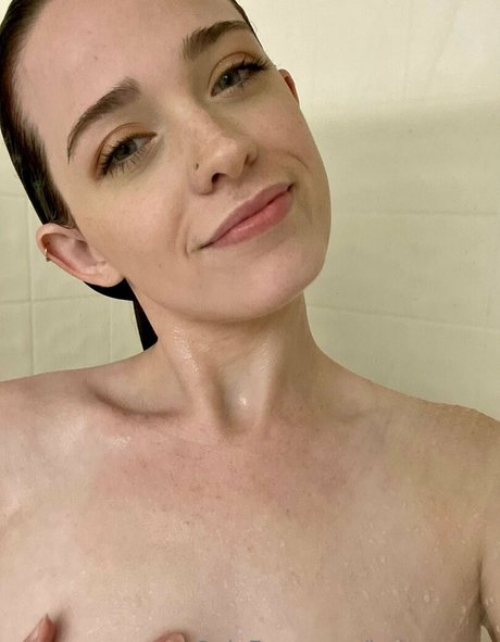 フェイシャルオンリーファンズ セクシー裸 写真