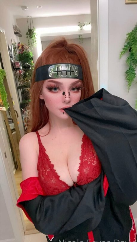 お尻を広げるオンリーファンズ ホットヌード 写真