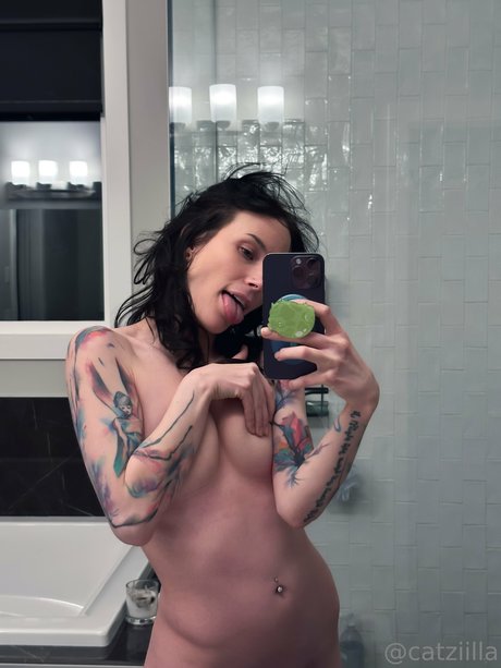 老母オンリーファン 無料アダルト 写真