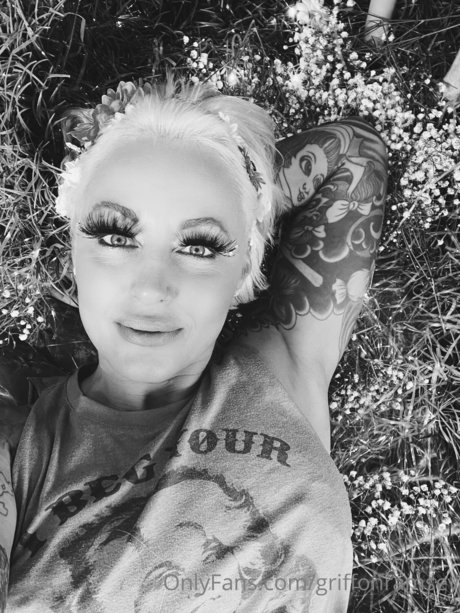 Griffon Ramsey スター ヌード 画像