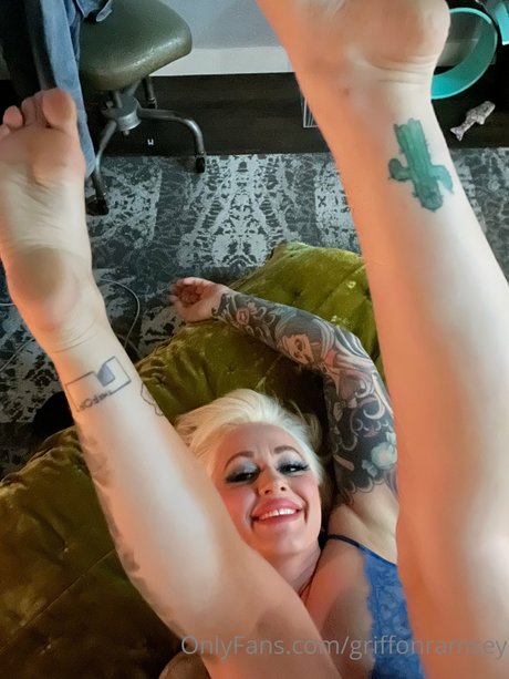 Griffon Ramsey アダルトモデル 写真