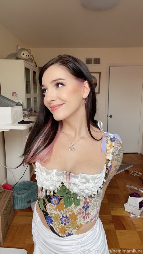 40歳のオンリーファンズ ホットセクシー 写真