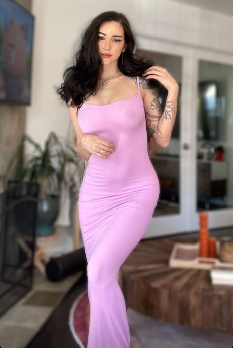 曲線美のランジェリーオンリーファンズ 無料セックス 写真