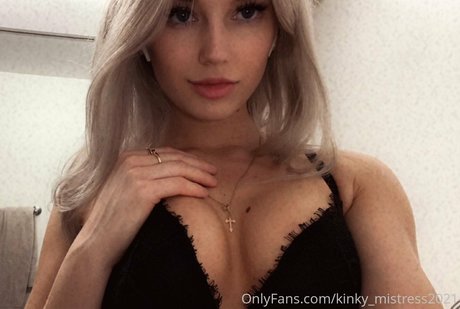 kinky mistress ポルノスター 可愛い 写真