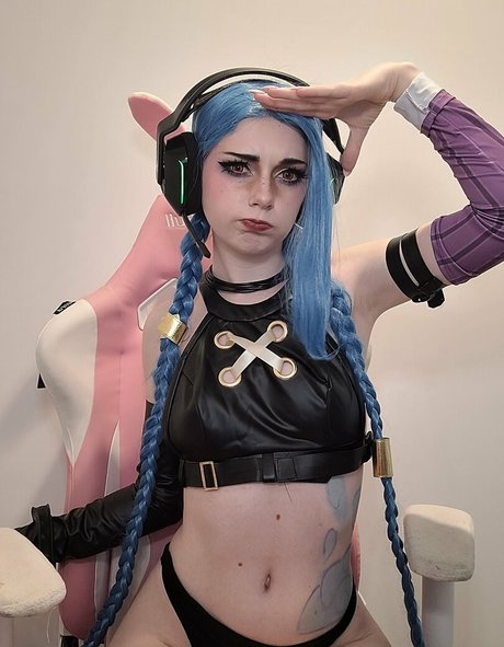 Elefire Grey 裸のモデル 写真