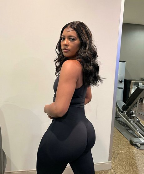 Saleema Mansur HDスター 写真