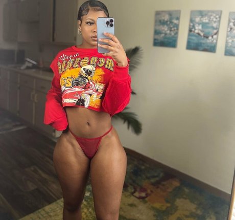 Saleema Mansur アートスター 写真