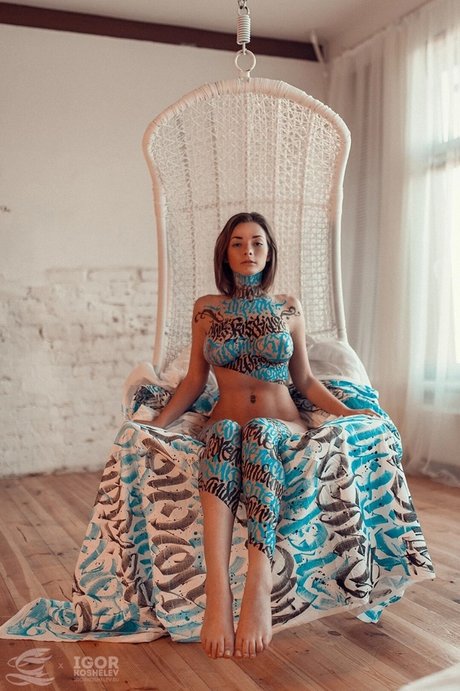 乳首オーガズム オンリーファンズ セクシー裸 写真