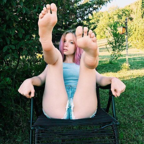 アナル 足 オンリーファンズ セクシー 写真