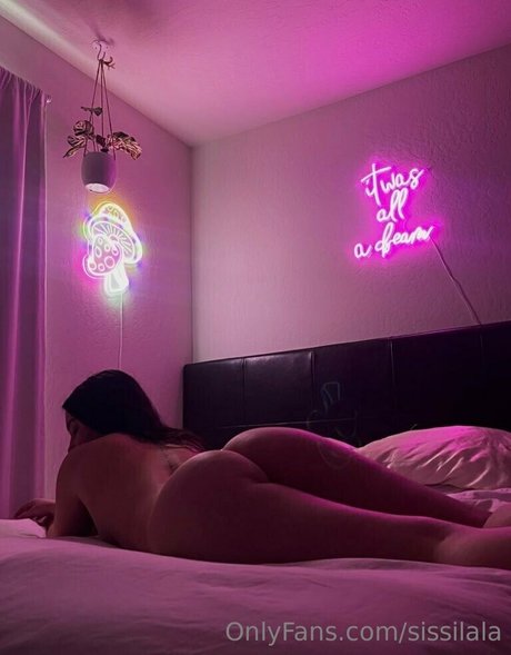 角質の女の子オンリーファンズ 美しい裸 画像