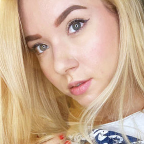 エクストリームオンリーファン セクシー裸 写真