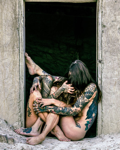 ニューハーフの乗馬オンリーファンズ ホットセックス 写真