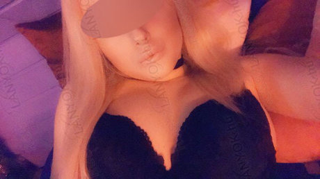 巨乳オナニーオンリーファンズ ヌード 写真