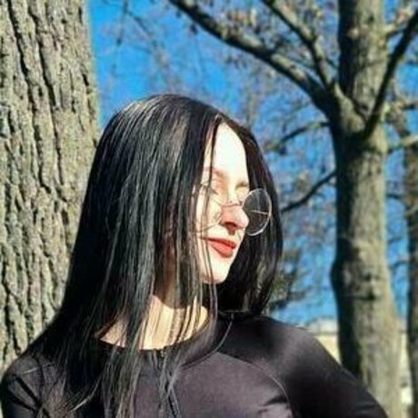 ストリップショー オンリーファンズ 無料エロ 写真