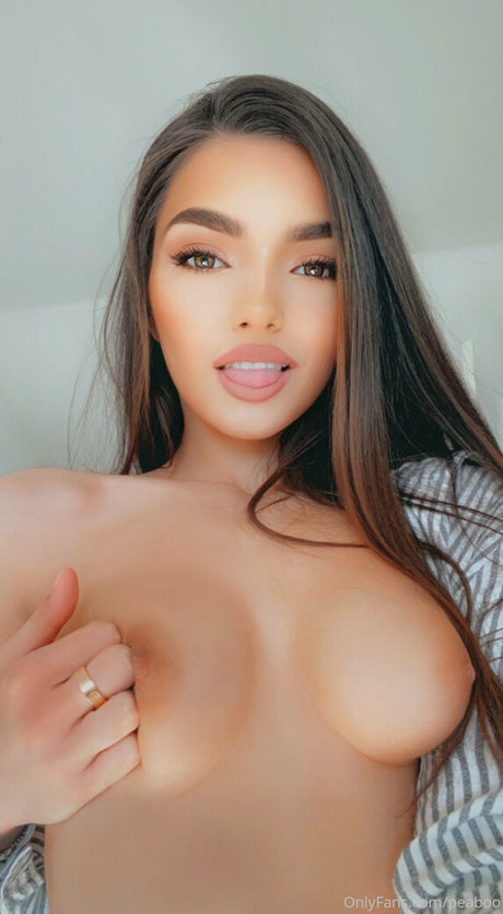 Peaboo ポルノスター 美しい ギャラリー