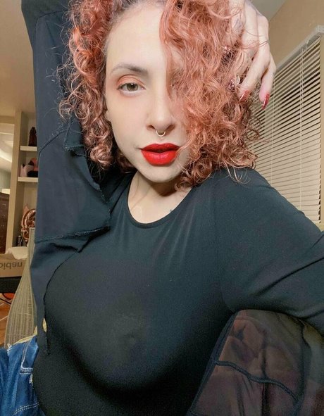 日本の熟女オンリーファンズ ポルノ 画像