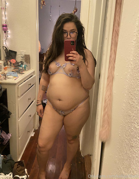 かわいいブロンドのオンリーファンズ 無料xxx 写真