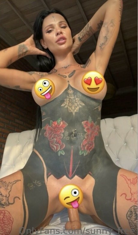 金髪の筋肉オンリーファンズ ポルノグラフィック 画像