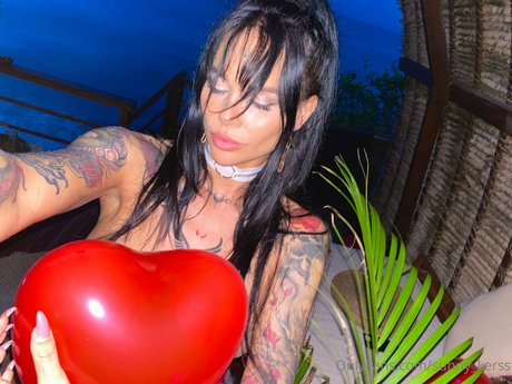 濃厚なヌードオンリーファンズ ホットポルノ 画像