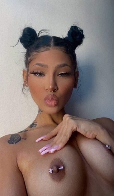 小柄な足オンリーファンズ ポルノ 写真