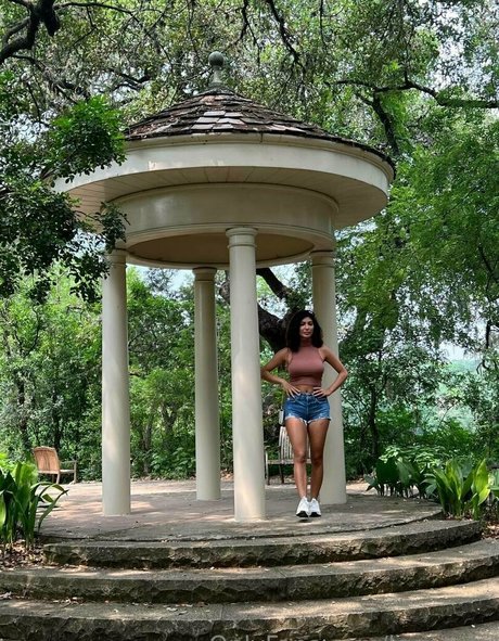 leonayla ヌードのポルノスター 写真