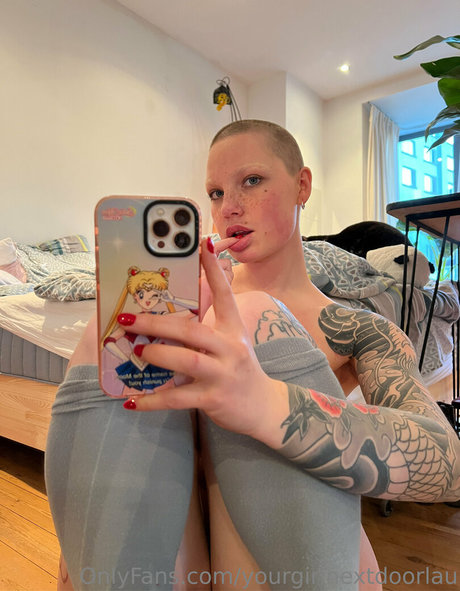 曲線美のランジェリーオンリーファンズ HD 画像