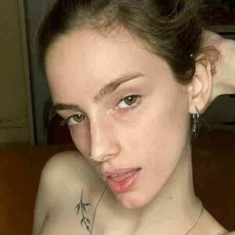 Naza Baby ヌード女優 画像