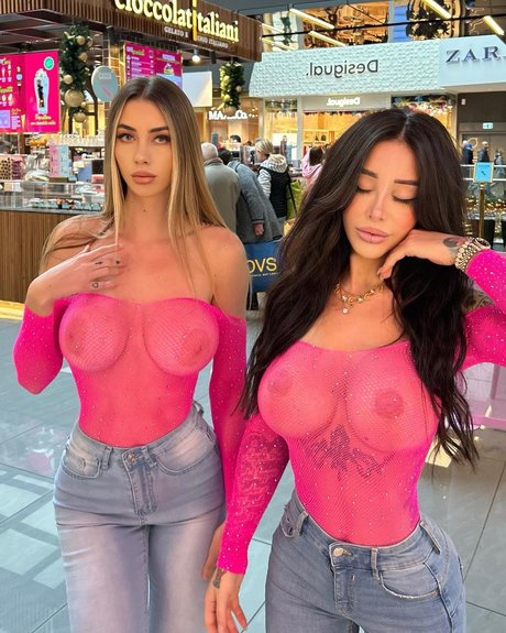 毛深いラテン系オンリーファンズ 裸 画像