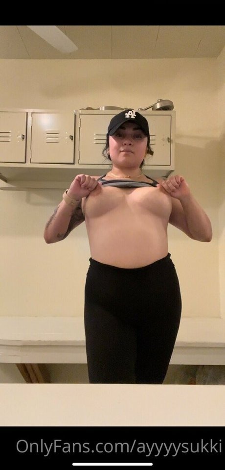 金髪の顔射オンリーファンズ えろ 画像