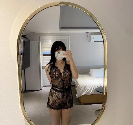 xoxo yuri セクシーモデル 写真