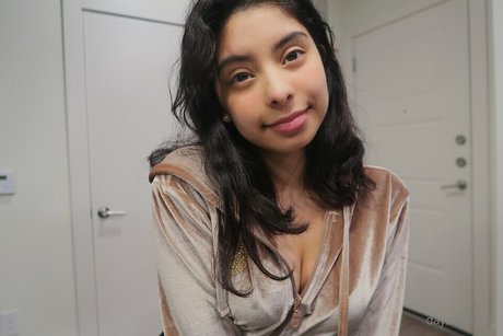 アナル乱交オンリーファンズ 裸 写真