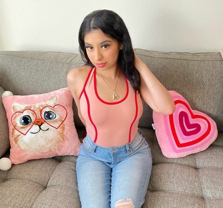 曲線美のランジェリーオンリーファンズ 美しいxxx 画像