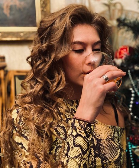 黒檀の熟女オンリーファンズ アートポルノ 写真