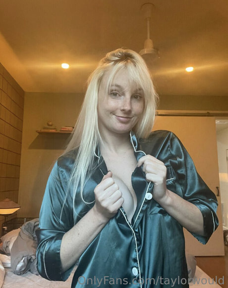 巨乳オナニーオンリーファンズ 裸 写真