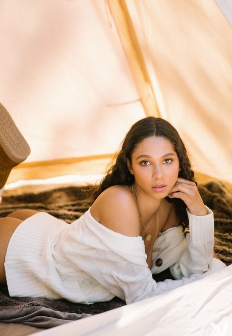 Maia Serena かわいいポルノスター 写真