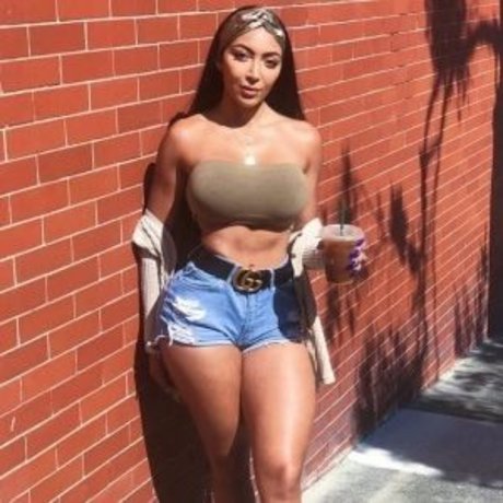 アジアの無料オンリーファンズ ポルノ 画像