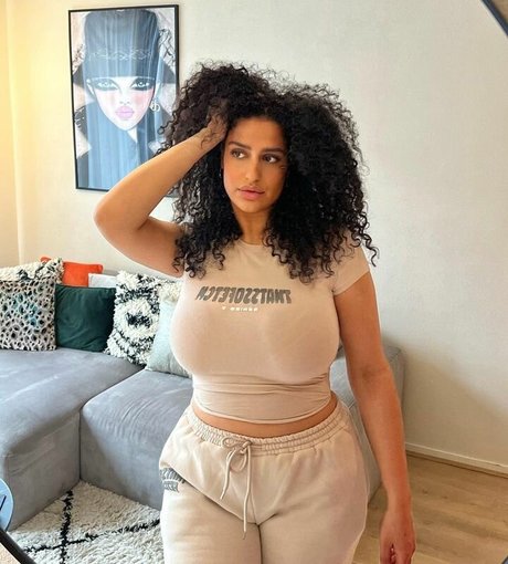 黒人女性のオンリーファンズ 裸 写真