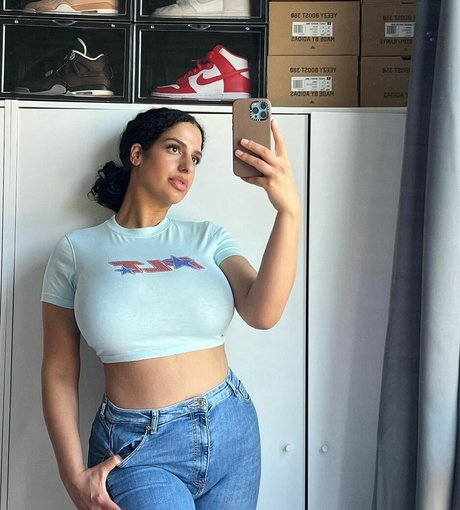 濃厚なヌードオンリーファンズ トップ 写真