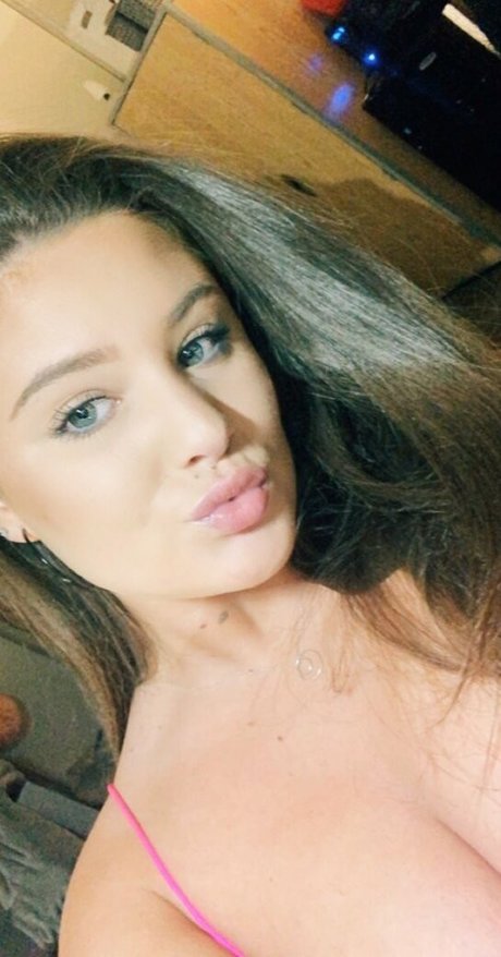 Dana S ヌードスター 写真