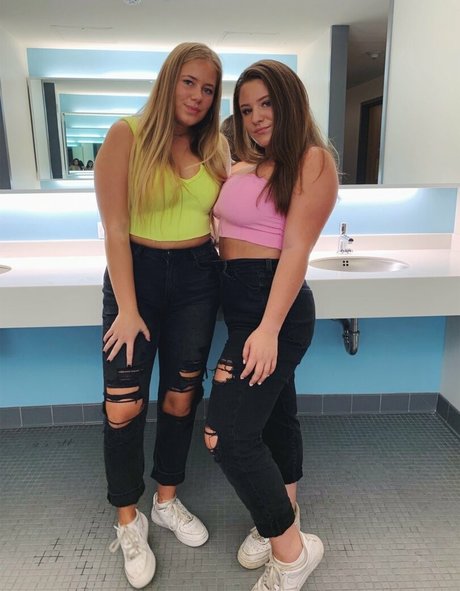 アウトドア 熟女 オンリーファンズ トップ 写真