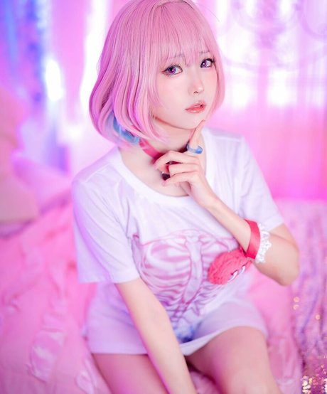 Ely Cosplay HDポルノスター 画像