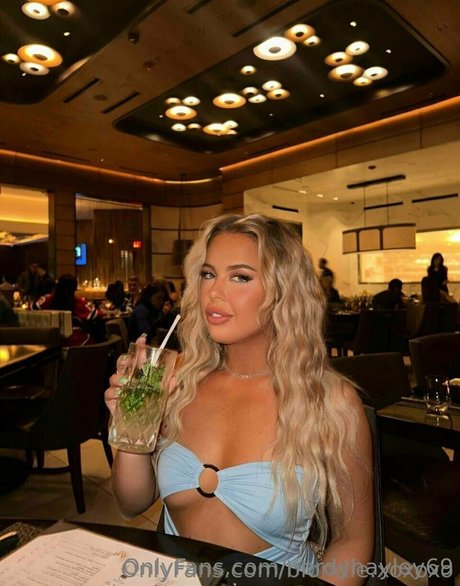 nerdyhayley69 トップ女優 画像