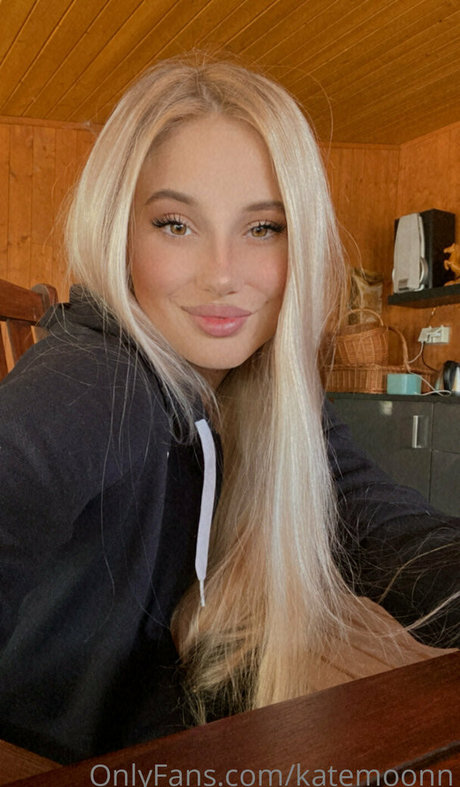 巨乳カップルオンリーファンズ セクシー裸 写真