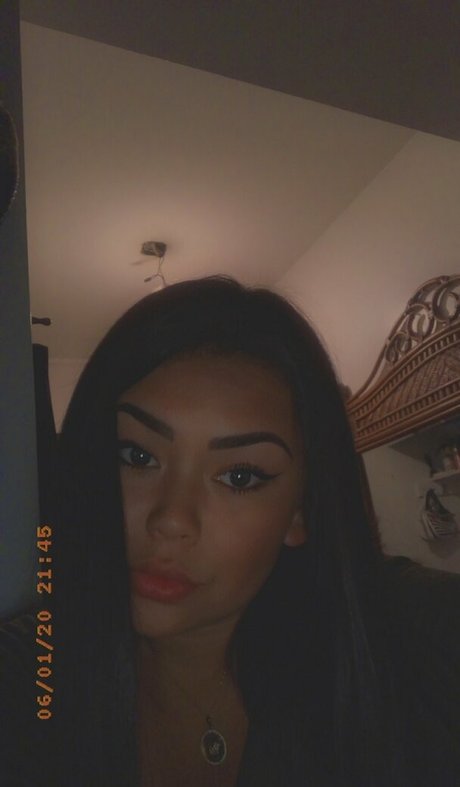 ティーンレズビアンオンリーファンズ 可愛い 写真