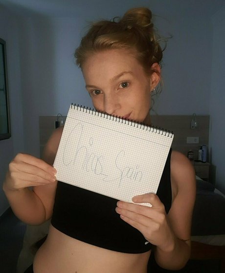 カムフィートオンリーファンズ 無料ポルノ 写真