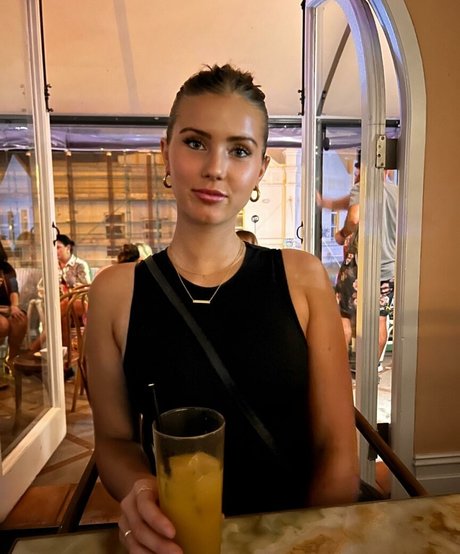 Emilia Dettorre かわいいスター 画像